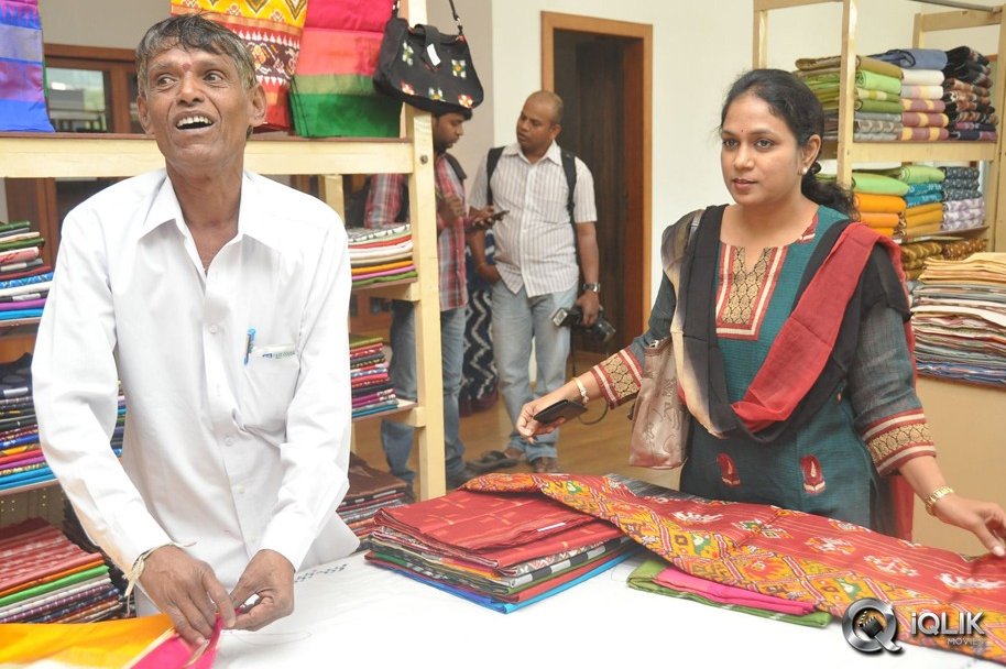 Bhargavi-Launches-Pochampally-Ikat-art-Mela